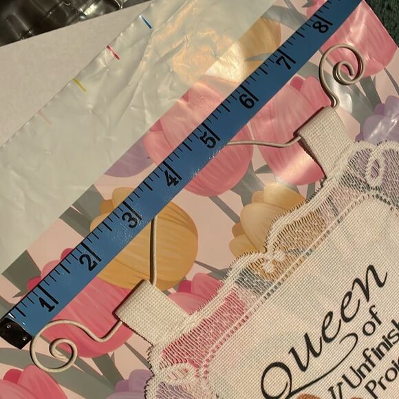 Queen of Unfinished Projects hanging cloth sign with lace border & white hanger - Picture 9 of 10